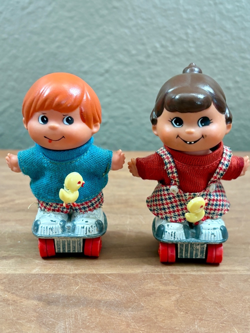 1970 Mattel Small Shots Roller Skate Dolls Red Hot Red Silly Millie W/ Ducks
